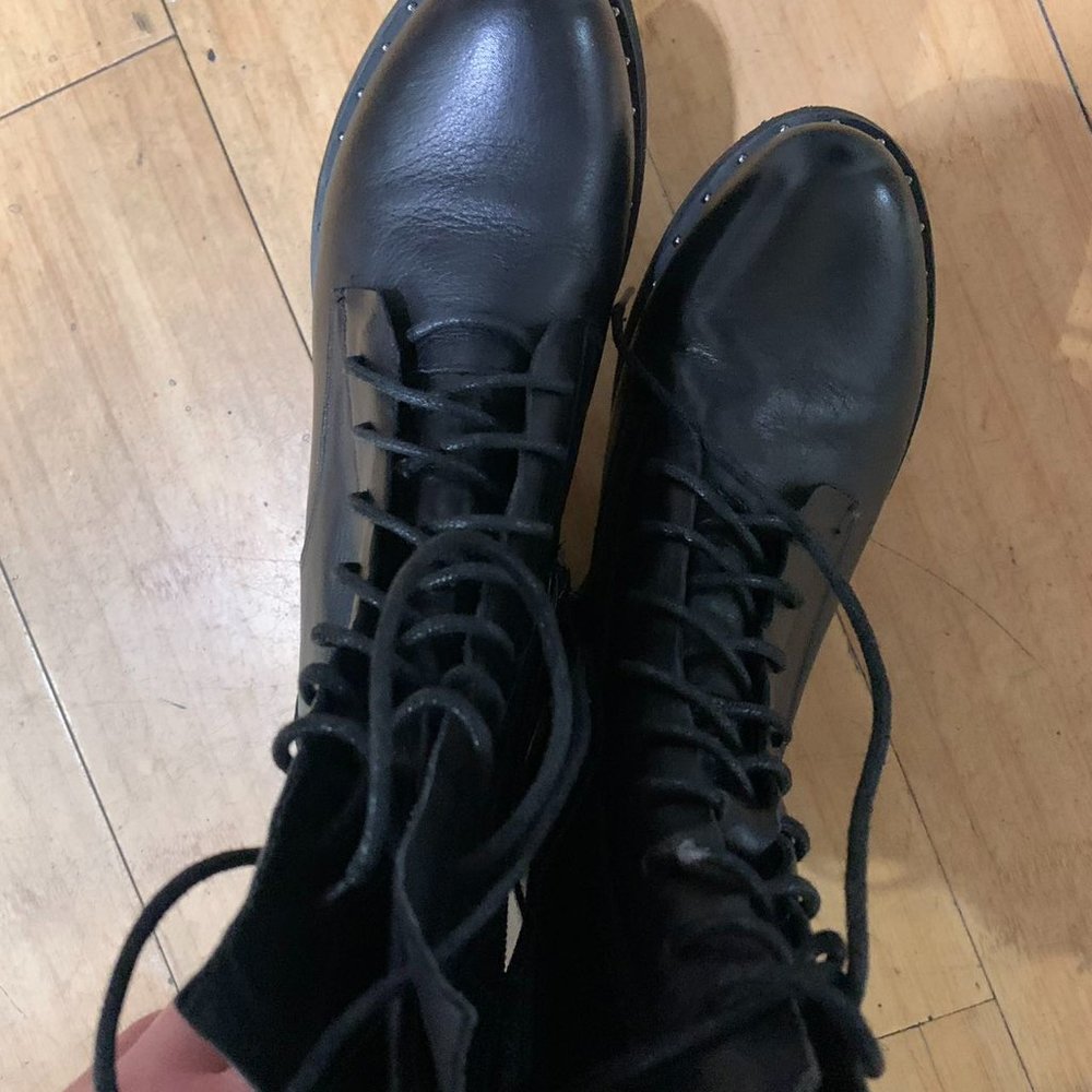 Black boots size 7